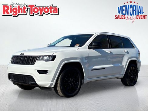 Used 2020 Jeep Grand Cherokee Altitude RWD image 1