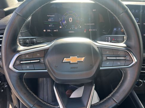 Used 2025 Chevrolet Traverse LT AWD/4WD image 12