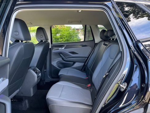 Used 2026 Volkswagen Tiguan SE AWD/4WD image 22