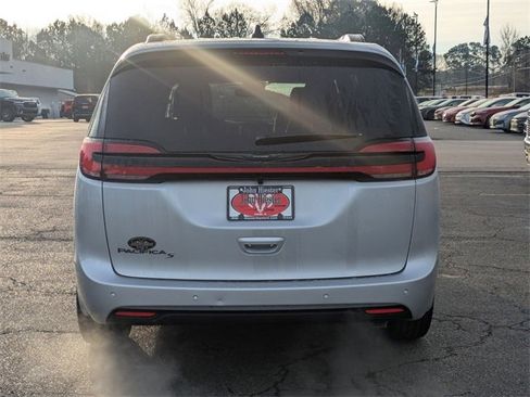 New 2026 Chrysler Pacifica Select image 6