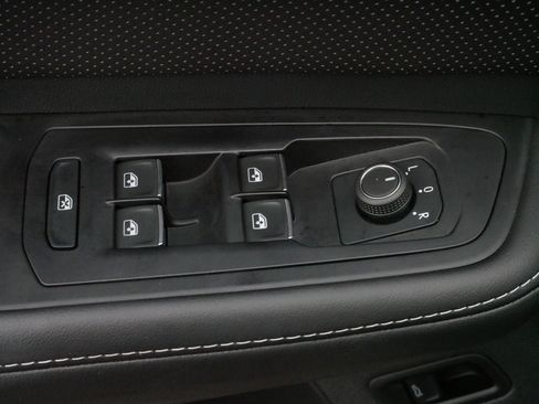 Certified 2025 Volkswagen Atlas Cross Sport SE image 19