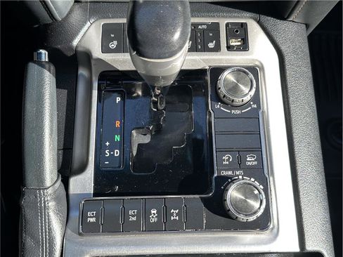 Used 2021 Toyota Land Cruiser Heritage Edition image 28