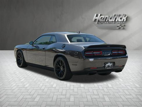 Used 2019 Dodge Challenger SRT Hellcat w/ Plus Package RWD image 8