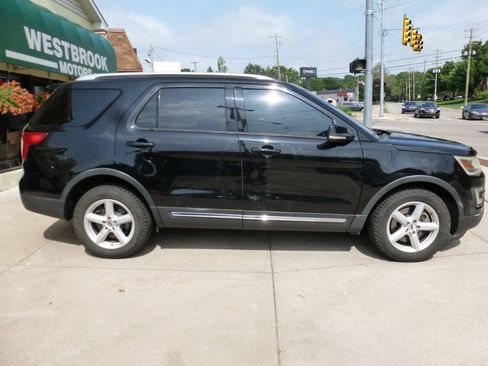 Used 2016 Ford Explorer XLT w/ Equipment Group 201A AWD/4WD image 5