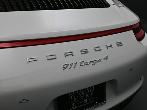 Certified 2019 Porsche 911 Targa 4 AWD/4WD image 15