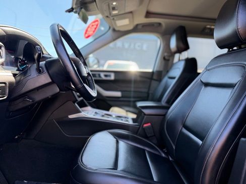 Used 2023 Ford Explorer XLT w/ Equipment Group 202A AWD/4WD image 16