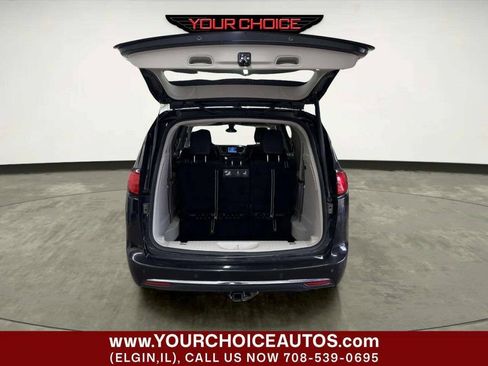 Used 2020 Chrysler Pacifica Touring-L FWD image 15