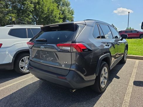Used 2021 Toyota RAV4 LE FWD image 3