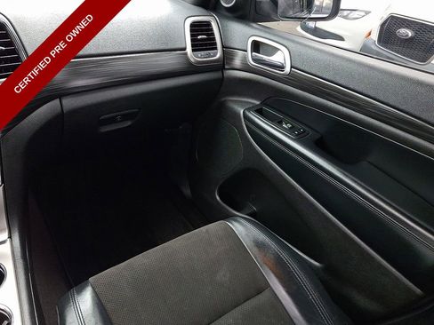 Used 2019 Jeep Grand Cherokee Altitude image 16