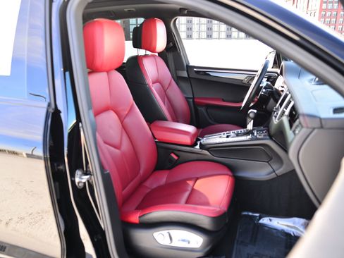 Used 2018 Porsche Macan S image 24