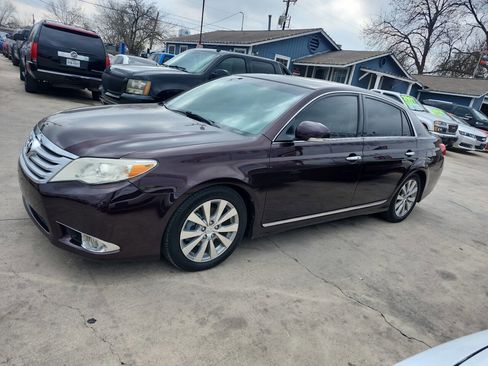 Used 2011 Toyota Avalon Limited image 3