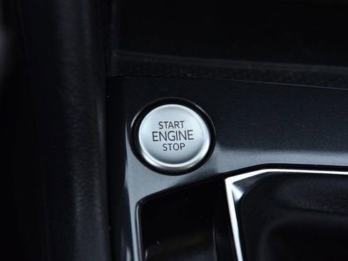 Used 2023 Volkswagen Tiguan SE w/ Panoramic Sunroof Package image 16