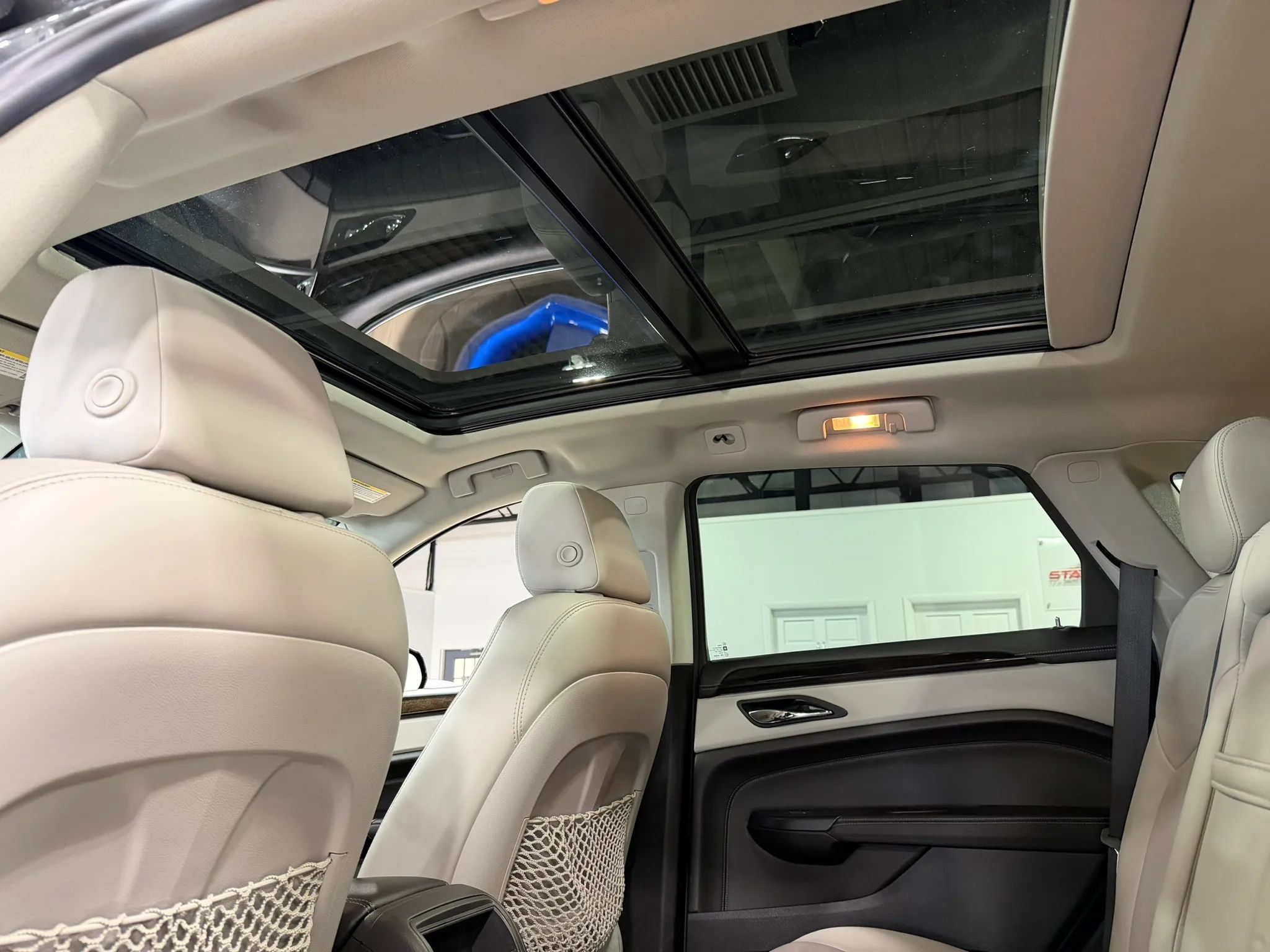 Used 2015 Cadillac SRX Luxury w/ Driver Awareness Package AWD/4WD image 29