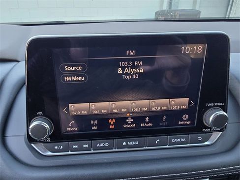 Used 2022 Nissan Rogue SV image 5