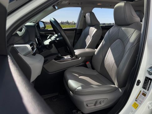 Used 2022 Toyota Highlander Platinum AWD/4WD image 9