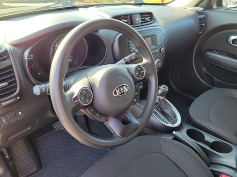 Used 2016 Kia Soul FWD image 22