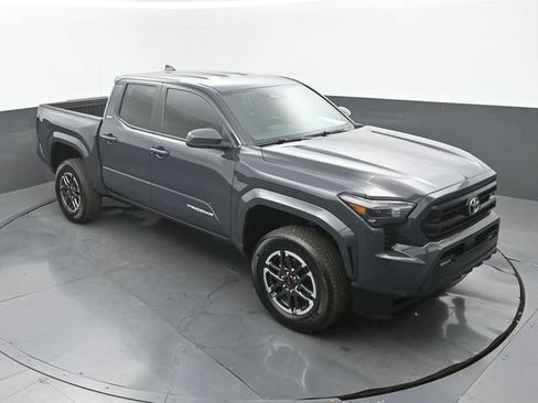 Used 2025 Toyota Tacoma SR5 AWD/4WD image 27