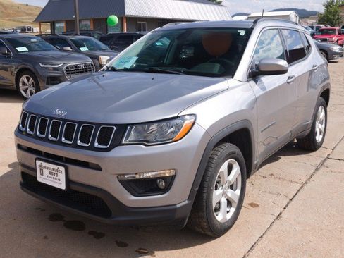 Used 2019 Jeep Compass Latitude w/ Cold Weather Group AWD/4WD image 2