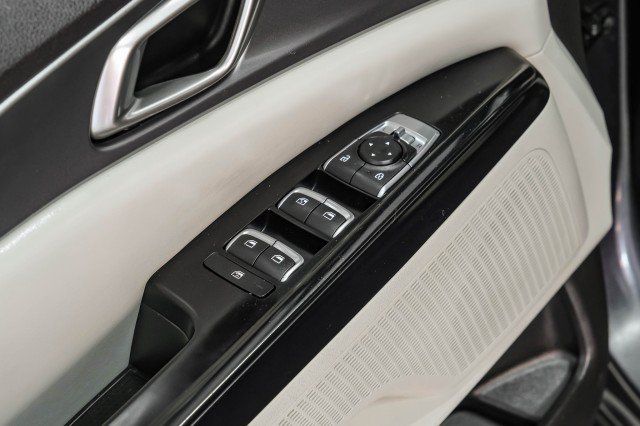 Used 2023 Kia Carnival LX FWD image 42