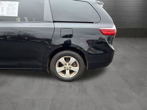 Used 2016 Toyota Sienna LE image 13
