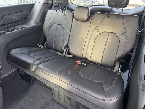 New 2026 Chrysler Voyager LX image 11