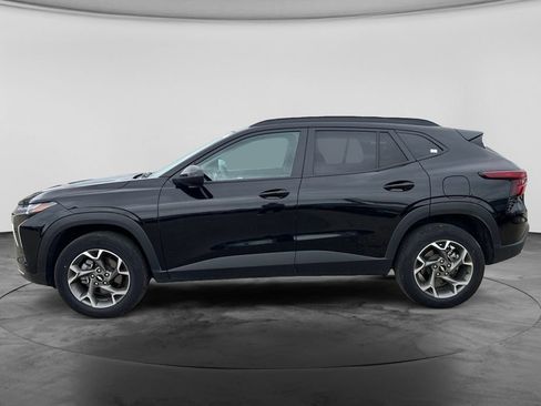 Used 2025 Chevrolet Trax LT FWD image 6