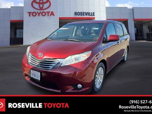 Used 2015 Toyota Sienna XLE w/ XLE Navigation Package FWD image 1