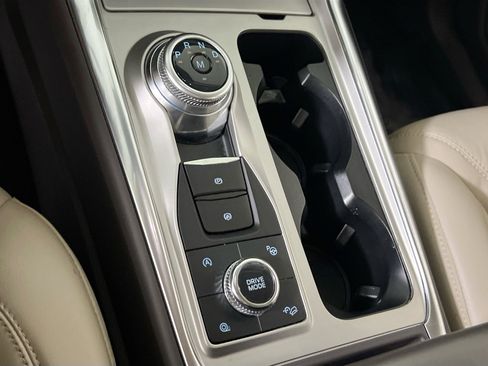 Used 2021 Ford Explorer Platinum w/ Equipment Group 601A AWD/4WD image 17