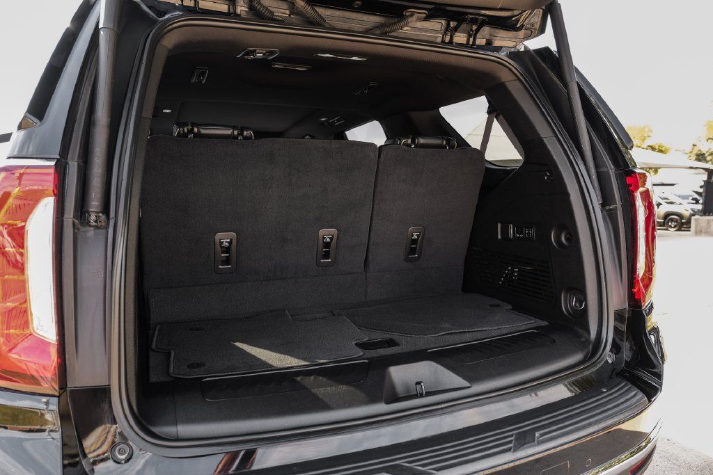Used 2021 GMC Yukon SLT w/ SLT Premium Package RWD image 59