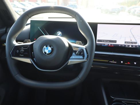 Used 2024 BMW 530i xDrive image 11