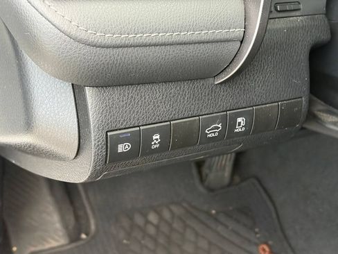 Used 2020 Toyota Camry SE w/ Carpet Mat Package FWD image 7