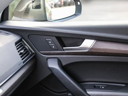 Used 2021 Audi Q5 e Premium w/ Convenience Package image 20