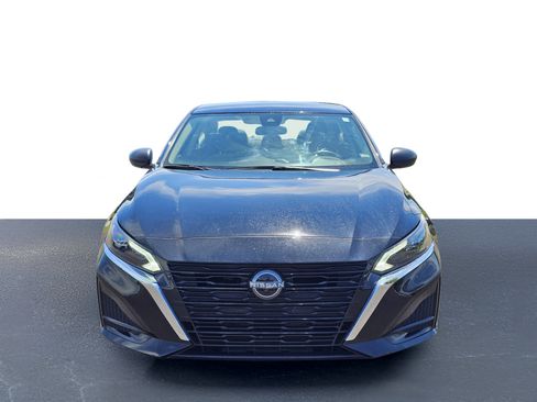 Used 2025 Nissan Altima 2.5 SV FWD image 2