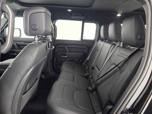 New 2026 Land Rover Defender 130 X-Dynamic SE image 18