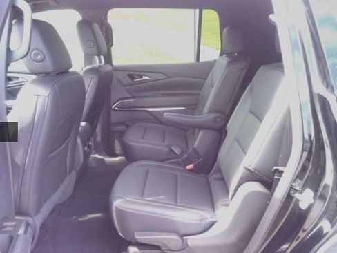 Used 2025 Chevrolet Traverse LT AWD/4WD image 4