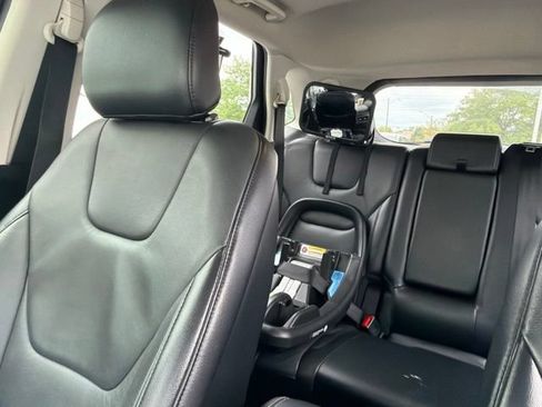Used 2018 Ford Edge Titanium w/ Technology Package FWD image 6