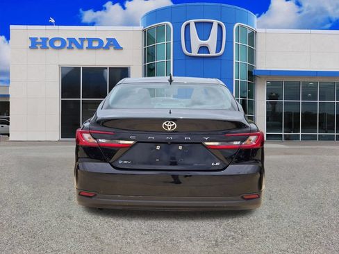 Used 2025 Toyota Camry LE FWD image 18