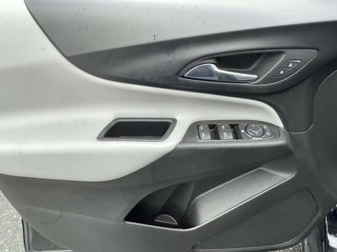 Used 2020 Chevrolet Equinox LS image 14