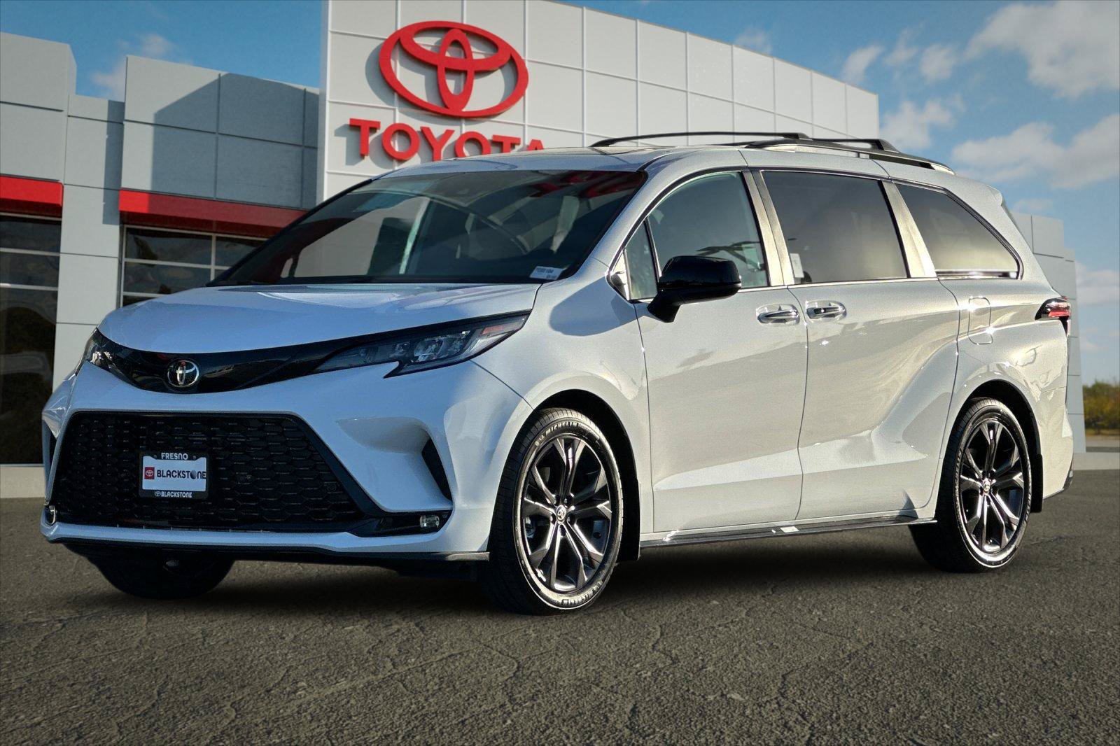 Certified 2026 Toyota Sienna XSE FWD image 7
