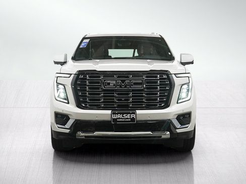 Used 2025 GMC Yukon Denali Ultimate AWD/4WD image 8