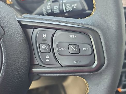 Used 2024 Jeep Wrangler Unlimited w/ Convenience Group AWD/4WD image 15