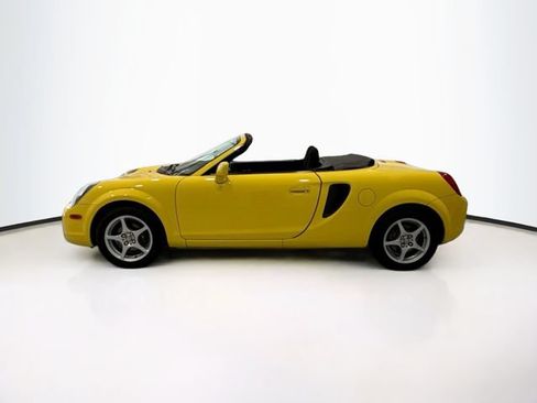 Used 2001 Toyota MR2 RWD image 4
