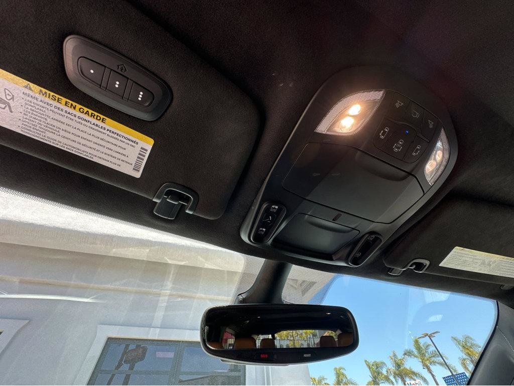 Used 2023 Chrysler Pacifica Pinnacle FWD image 25