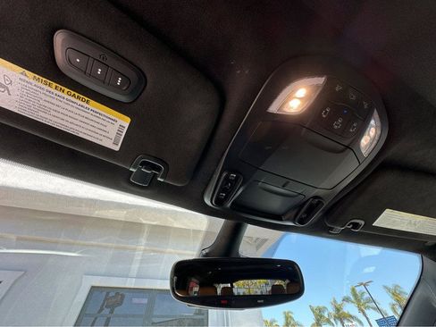 Used 2023 Chrysler Pacifica Pinnacle FWD image 25