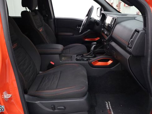 Used 2025 Nissan Frontier PRO-4X w/ Black Accent Package image 28