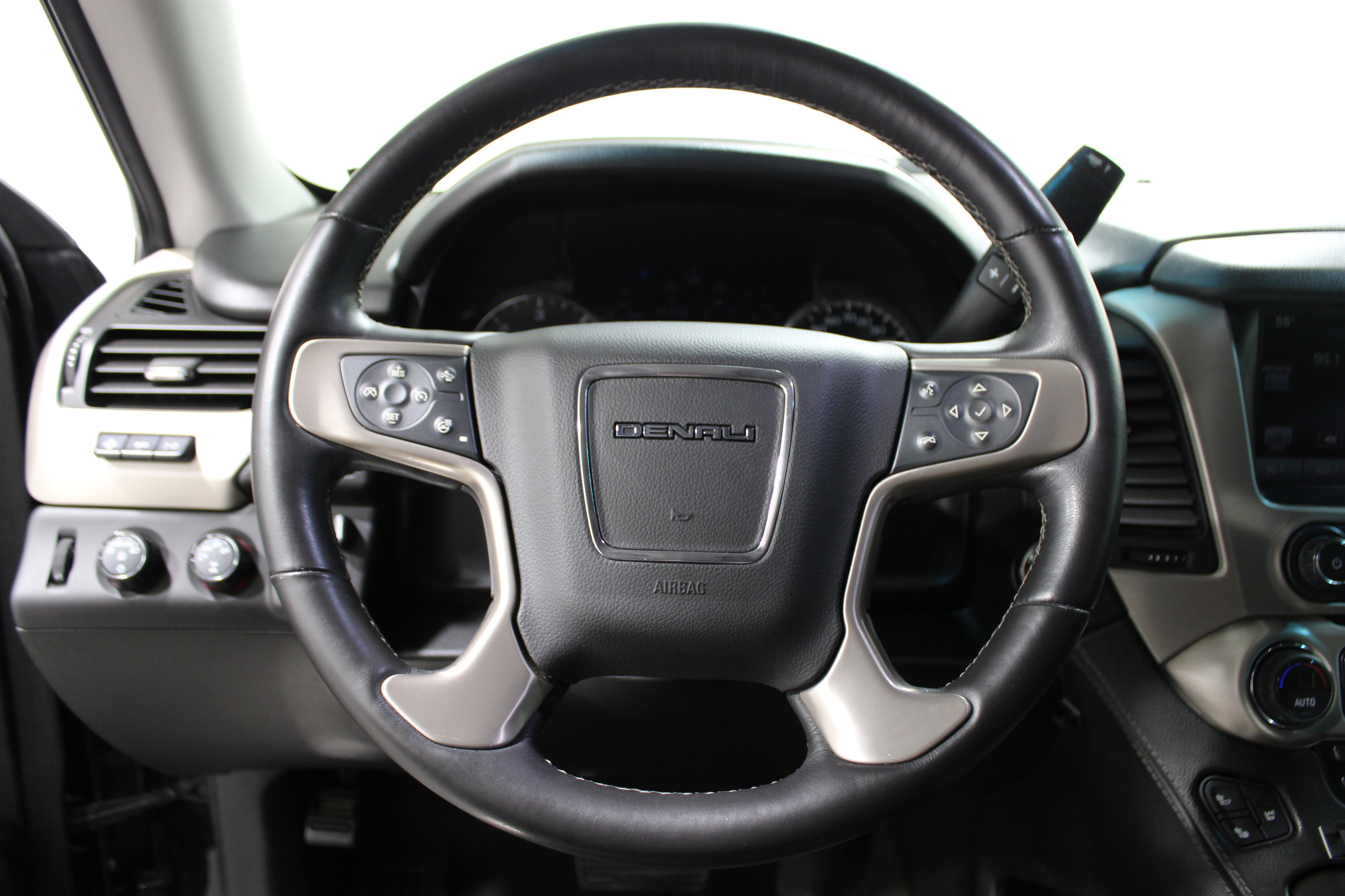 Used 2015 GMC Yukon Denali w/ Touring Package AWD/4WD image 18