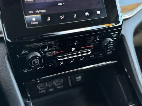 Used 2022 Jeep Grand Cherokee L Laredo w/ Luxury Tech Group I AWD/4WD image 14