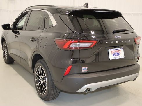 Certified 2024 Ford Escape SE image 8