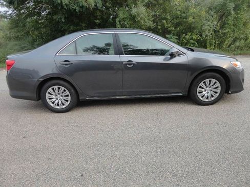 Used 2013 Toyota Camry LE image 2