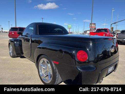 Used 2005 Chevrolet SSR w/ Preferred Equipment Group image 13